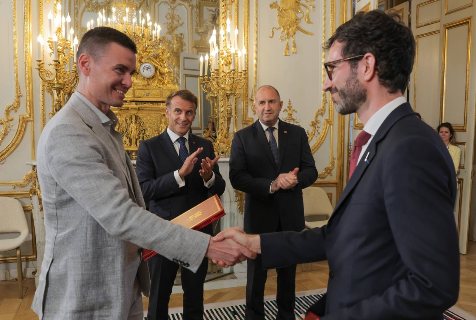 <p>Румен Радев се срещна с Еманюел Макрон в Елисейския дворец.</p>