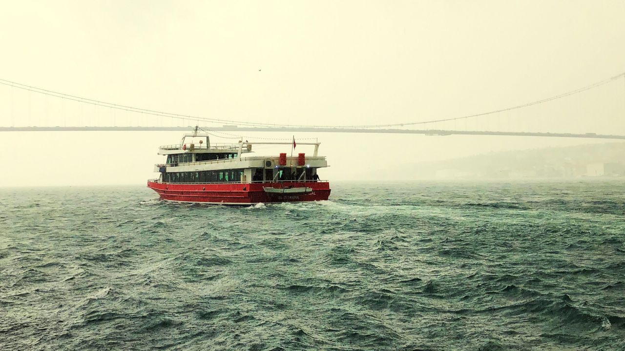 кораб вълни море ферибот бурно море лошо време