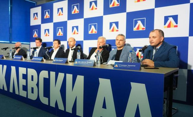 <p>&bdquo;Левски&ldquo; с голям ход: Бивш шеф на &bdquo;Арсенал&ldquo; влиза в управлението на клуба</p>