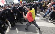 Десетки ранени и арестувани при протести в Букурещ