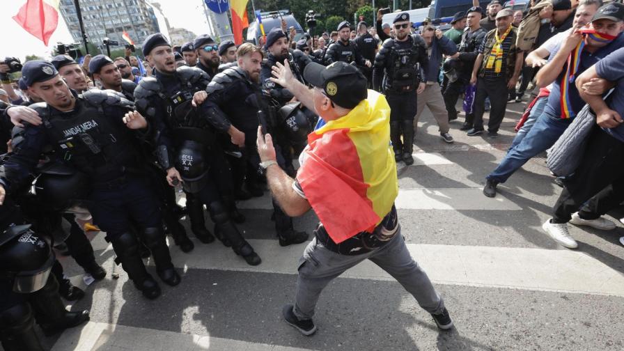 Десетки ранени и арестувани при протести в Букурещ