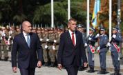 Министър-председателят Румен Радев посрещна с официална церемония и държавни почитания чешкия си колега Андрей Бабиш в рамките на официалното му посещение в България за укрепване на двустранните отношения и икономическите връзки.