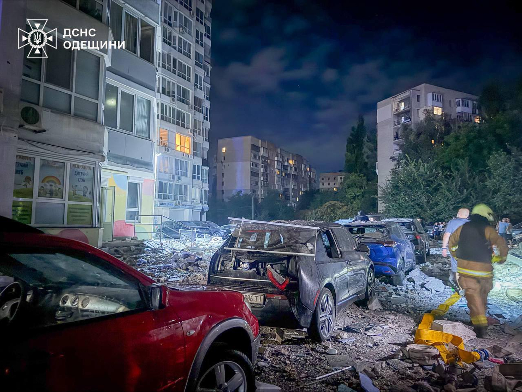 Щети по жилищна сграда след руска атака с дрон, Одеса, Украйна, 2 септември 2026 г.