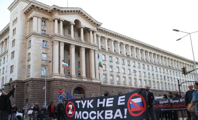 Протест срещу правителството на Радев: Тук не е Москва