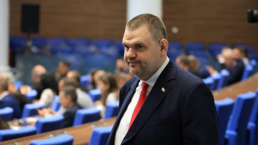 Пеевски: Ако има 36 фактури за мои полети, подавам оставка