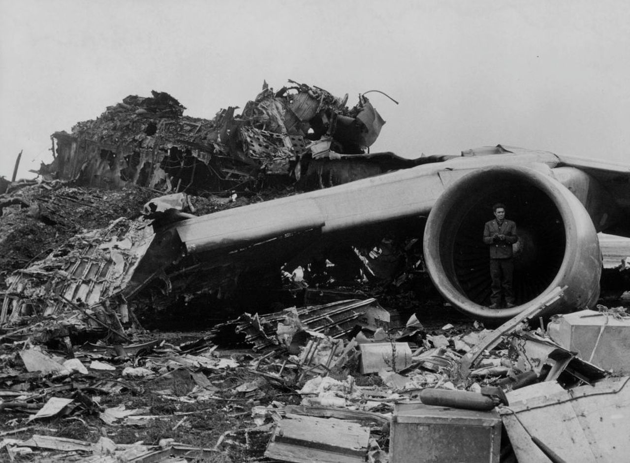<p><strong>Сблъсъкът на летище Тенерифе (1977 г.)</strong></p>

<p>Най-тежкият инцидент в историята на авиацията се случва на 27 март 1977 г., когато гигантски боинг 747 на KLM се сблъсква с друг боинг 747 на Pan Am на пистата на летище &bdquo;Тенерифе Север&ldquo; на испанския остров. Трагедията отнема повече от 580 живота.</p>