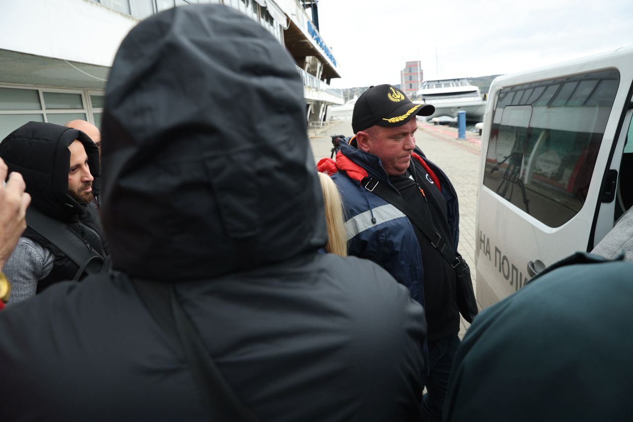 <p>Членовете на екипажа на атакувания с дронове в Черно море малтийски товарен кораб пристигнаха безопасно на Морска гара във Варна след спешната спасителна операция.</p>