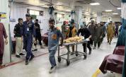 Покрив на училище се срути върху деца, има десетки загинали и ранени в Пакистан