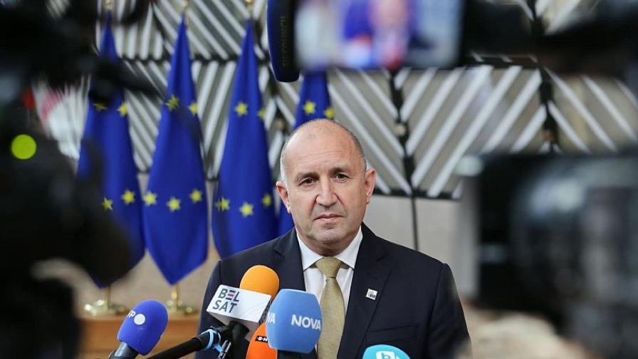 Радев: Рафинерията на „Лукойл“ е важен актив за България и Европа