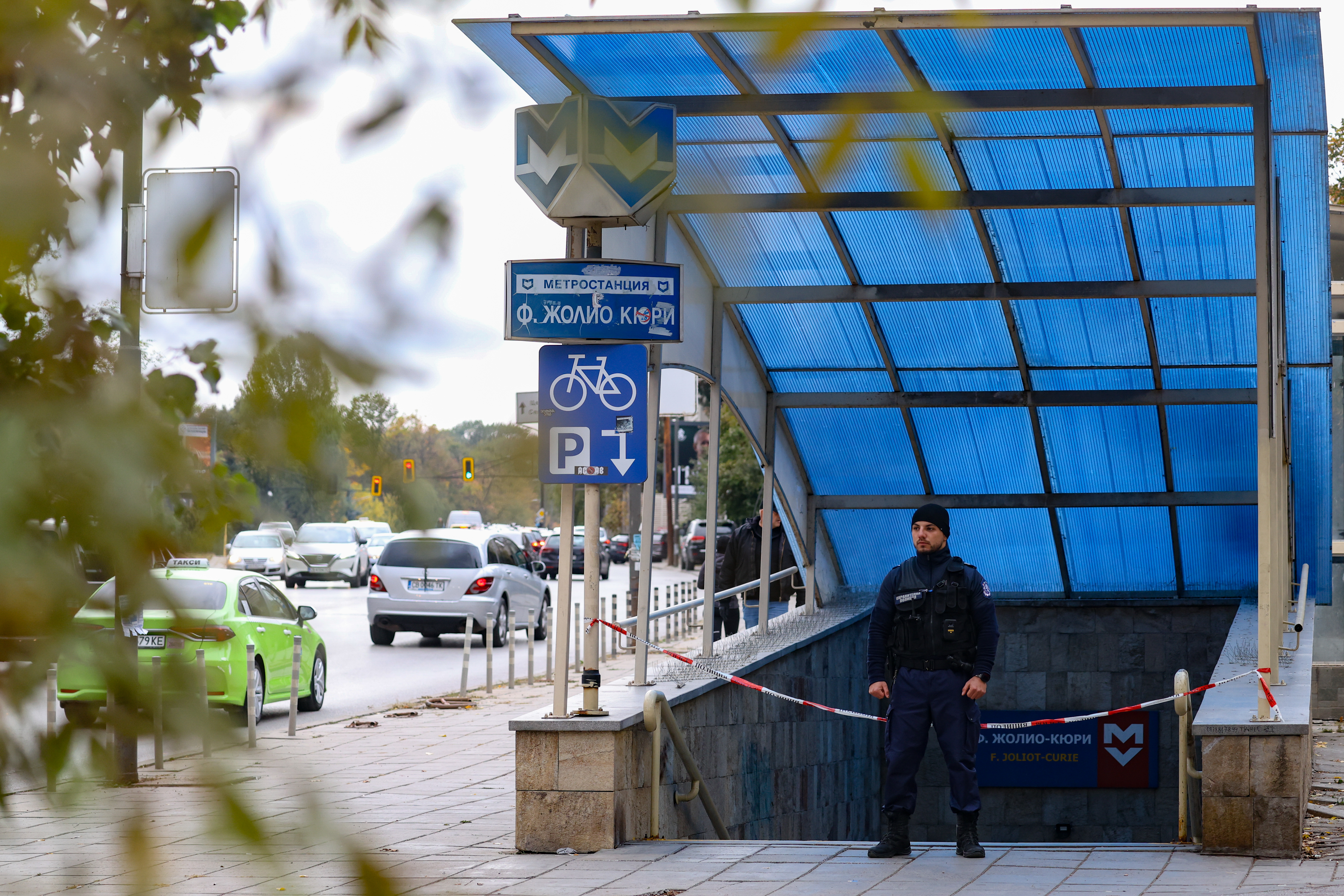 <p>Мъж издъхна в болница, след като бе открит в кома в асансьор на столичното метро.</p>