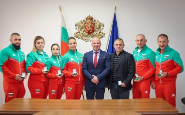Министър Енчо Керязов награди медалистите от Световното първенство по самбо