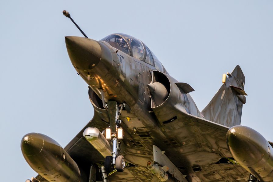 Френски изтребител Mirage 2000D се разби край Нанси, има загинал, издирват втори член на екипажа