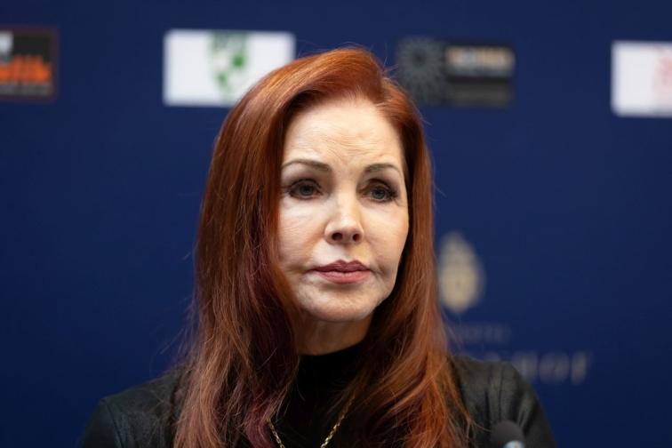Пресила Пресли със сина си