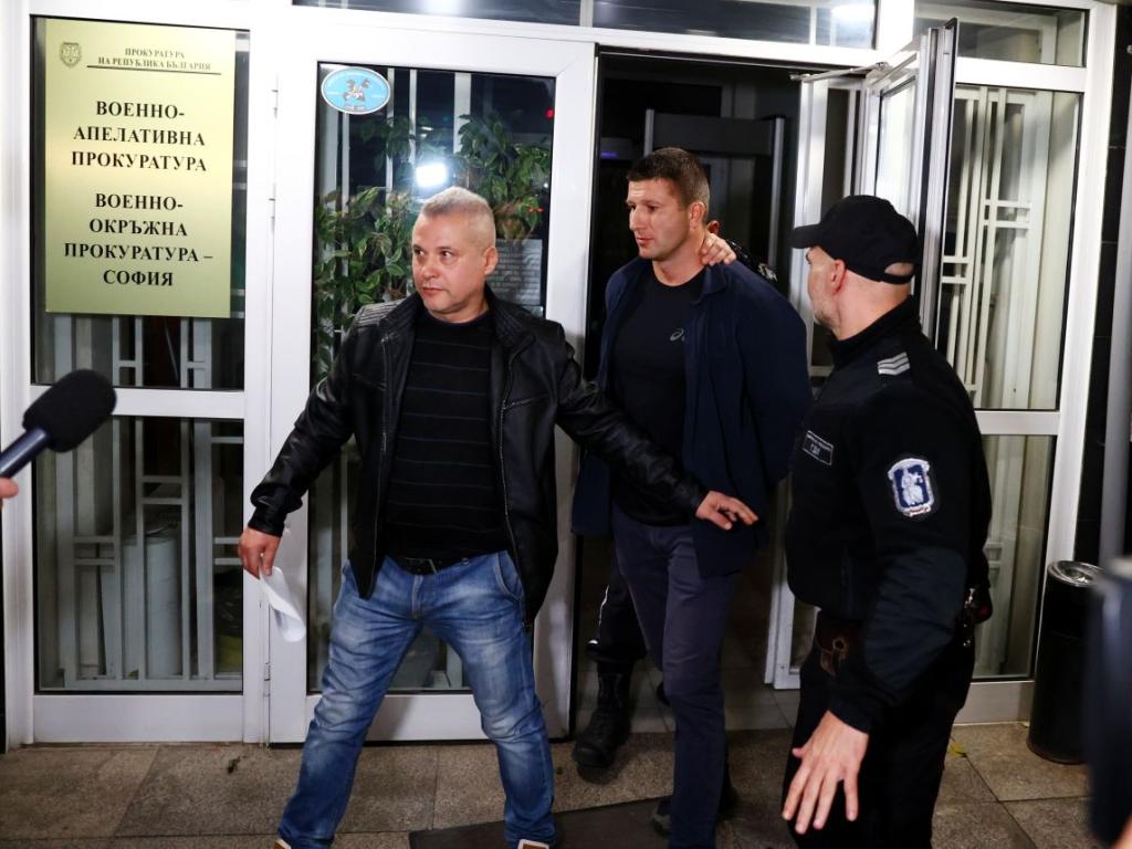 С белезници пред прокуратурата: Задържаха гарда от НСО след скандала със Соня Колтуклиева