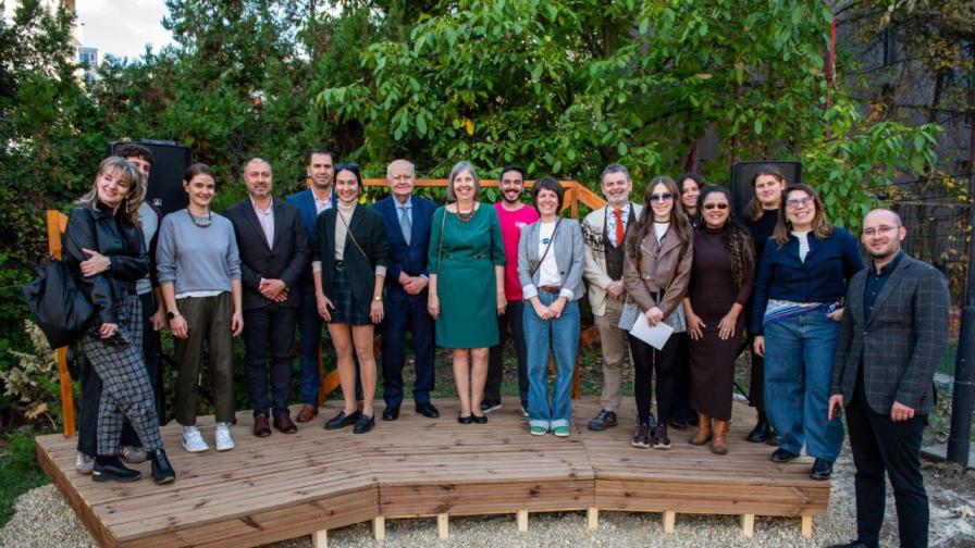 Жители, студенти и артисти преобразиха междублоково пространство в Студентски град