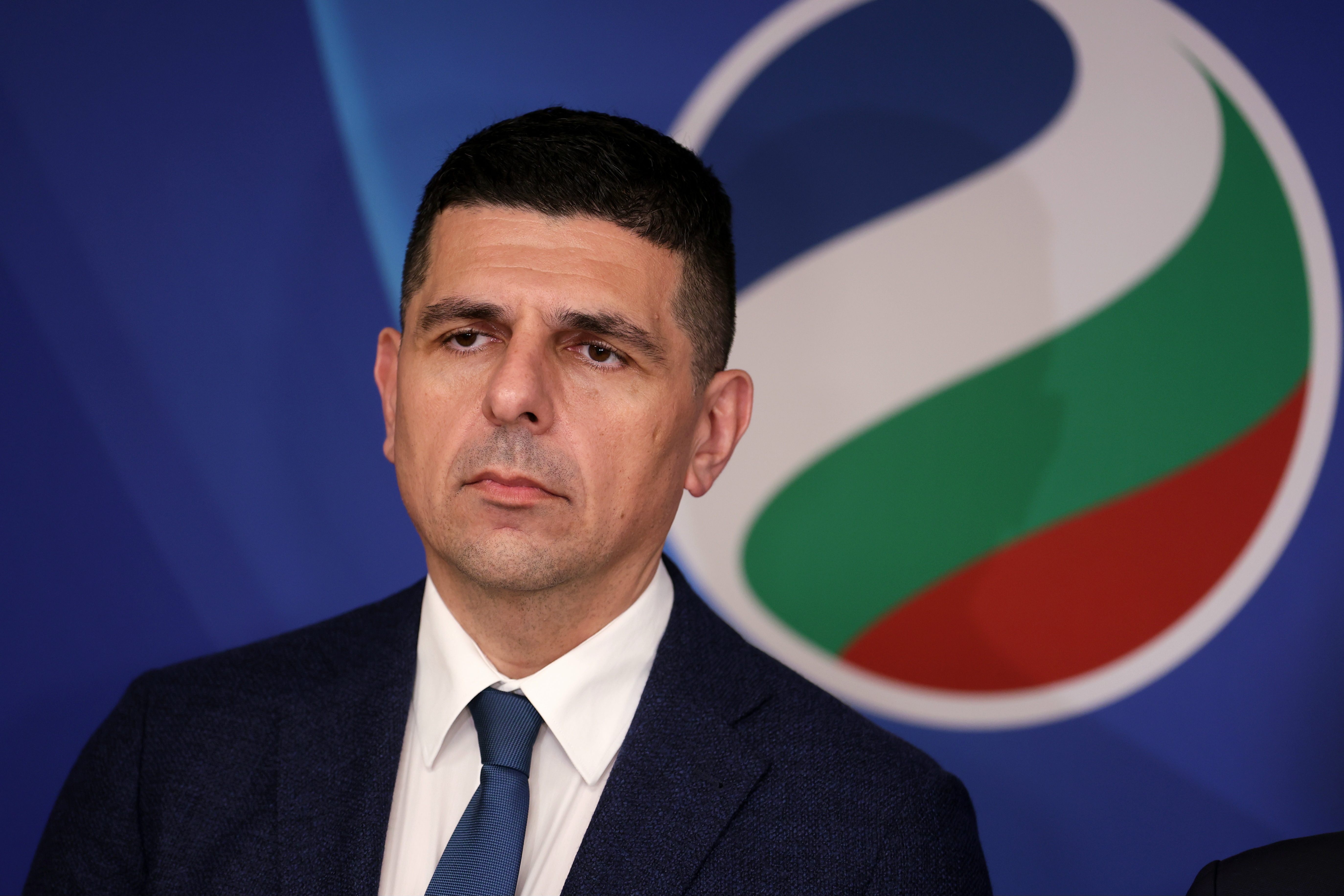 Лидерите на Демократична България дават изявление за медиите в централата на Да, България в София. На снимката (от ляво надясно): съпредседателите на Да, България Ивайло Мирчев и Божидар Божанов и председателят на Демократи за силна България (ДСБ) Радан Кънев.