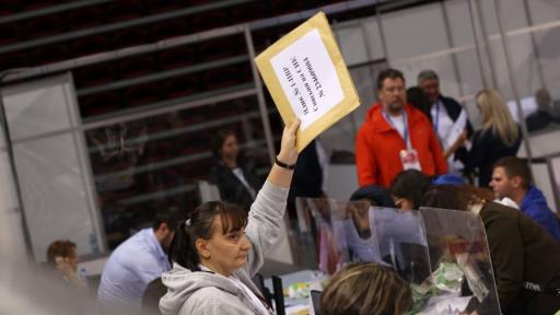 <p>Рекордно бързо предаване на&nbsp;изборните протоколи в София</p>