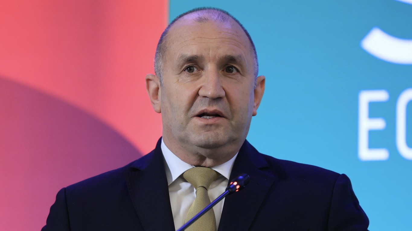 Радев заяви, че няма да спази срока за Бюджет 2027