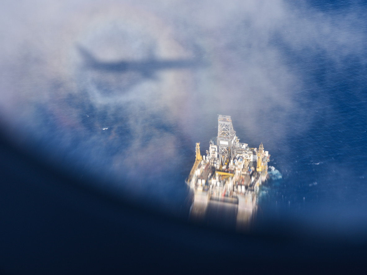 Огромна нефтена платформа потъна в Атлантика, има изчезнали