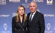 Христо Стоичков и съпругата му Марияна сред блясъка на звездите на тазгодишната церемония за „Златната топка“ в Лондон, където легендарният български футболист бе специален гост