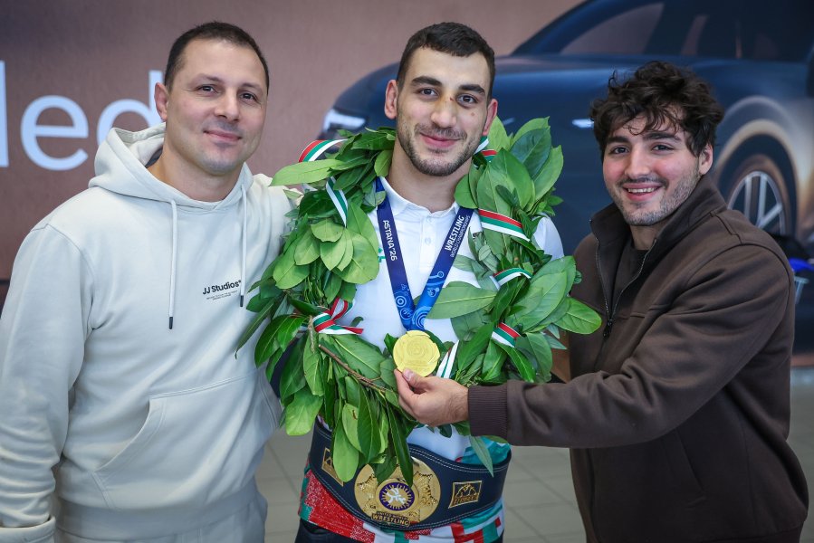 Шампионско посрещане за Семен Новиков в София1