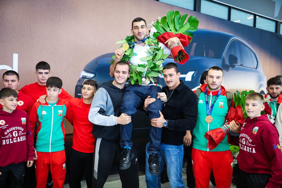 Шампионско посрещане за Семен Новиков в София1