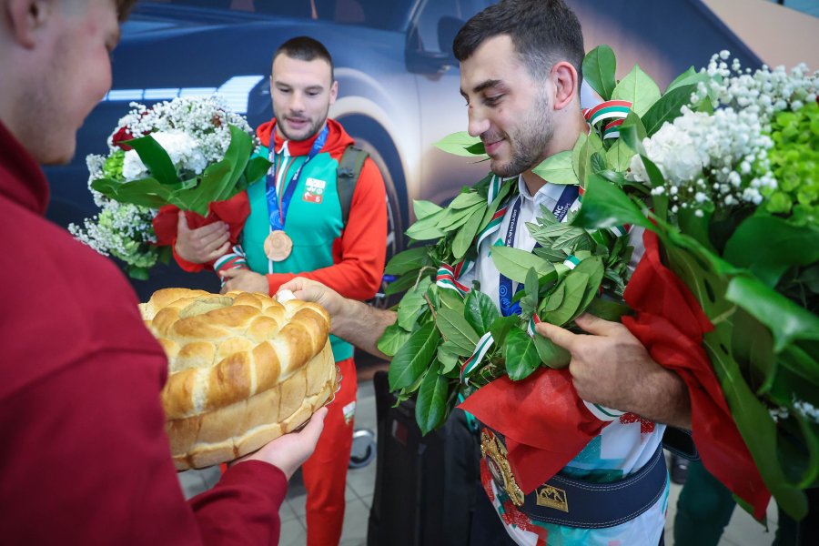 Шампионско посрещане за Семен Новиков в София1