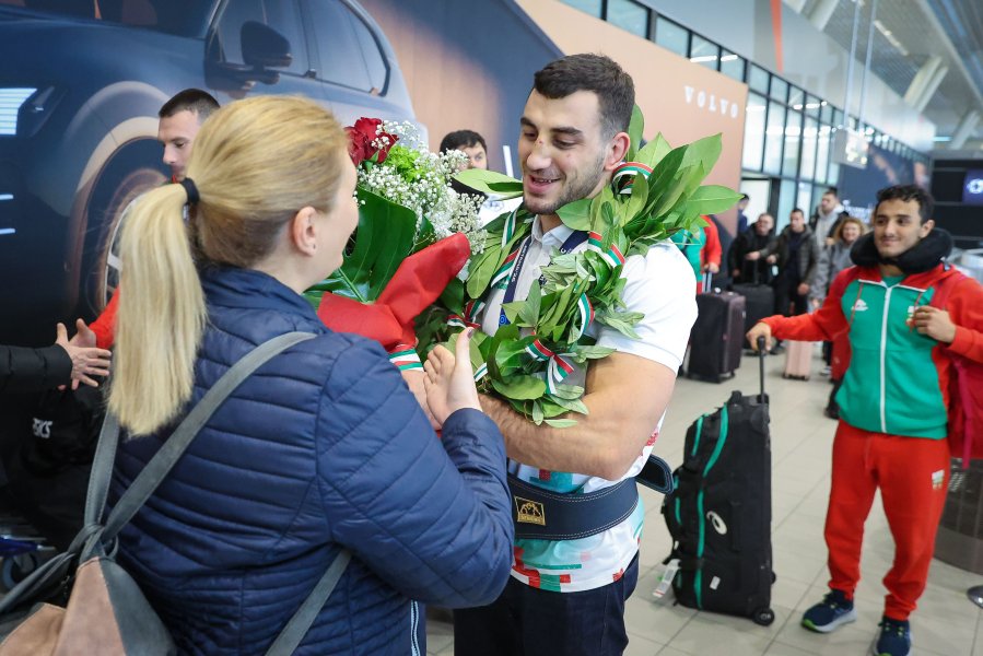Шампионско посрещане за Семен Новиков в София1