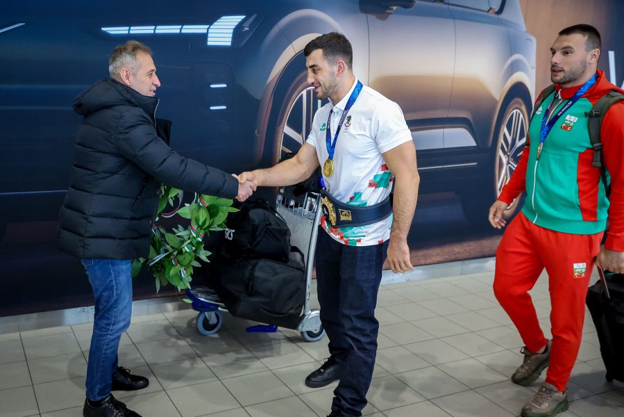 Шампионско посрещане за Семен Новиков в София1