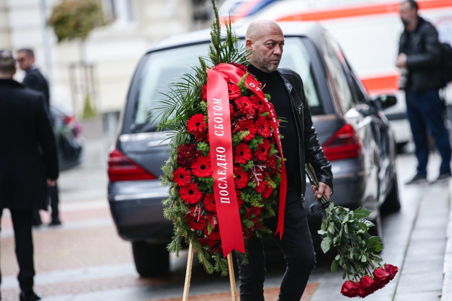 Поклонение на Слави Бинев1