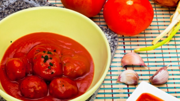 кюфтенца доматен сос маслини варене фурна булгур месно ястие кайма