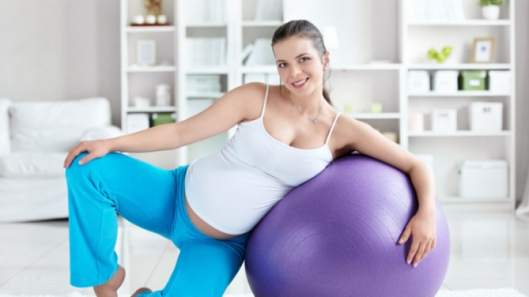Бременност жена бременна фитнес йога пилатес
