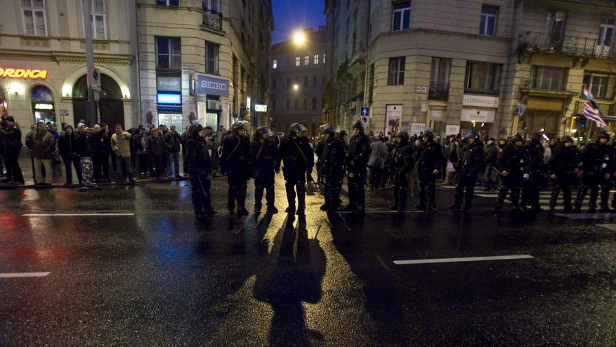 35 арестувани след размирици в Будапеща