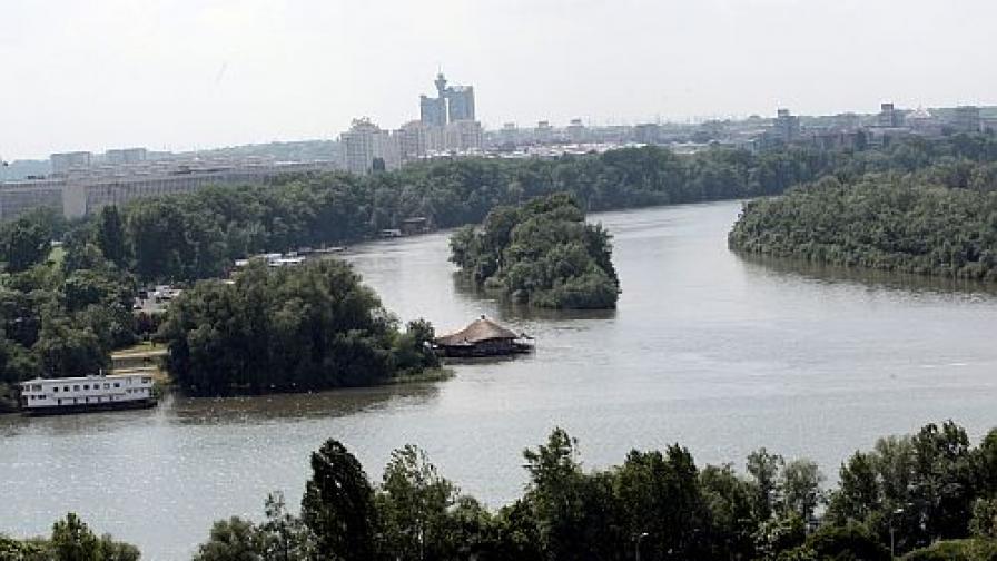 Българска баржа се преобърна в Дунав 