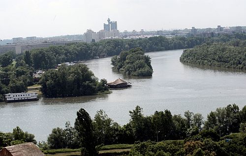 Българска баржа се преобърна в Дунав 