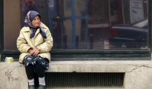 Просякиня в центъра на Букурещ