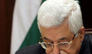 На палестинския президент Махмуд Абас и без това не му е лесно.