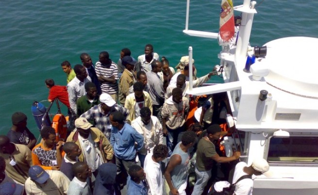 Кораб с емигранти потъна край Либия 