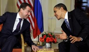 Медведев и Обама по време на разговорите в Лондон