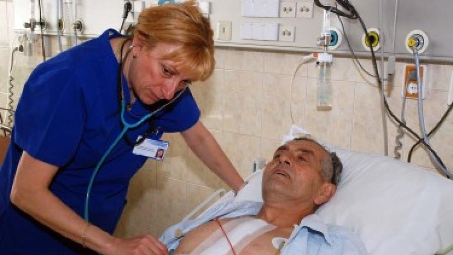 Във Варна оперираха мъж със сърце отдясно 