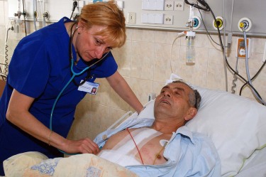 Във Варна оперираха мъж със сърце отдясно 