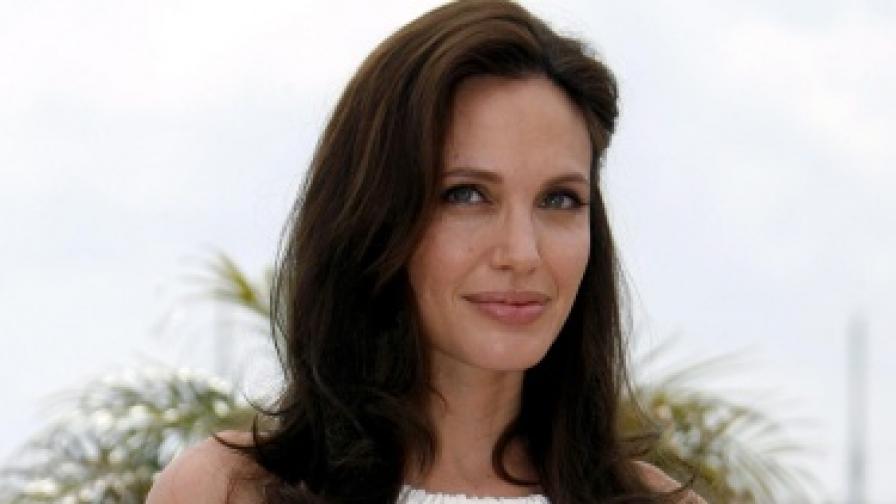 Читателите на "Венити Феър": Анджелина е най-красивата
