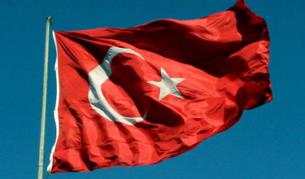 Мъж стреля с Калашников в общинска сграда в Турция