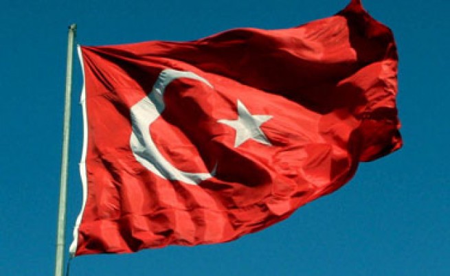 Мъж стреля с Калашников в общинска сграда в Турция