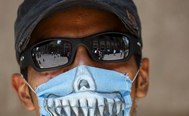 Животът продължава: Дизайнерски маски срещу грипа
