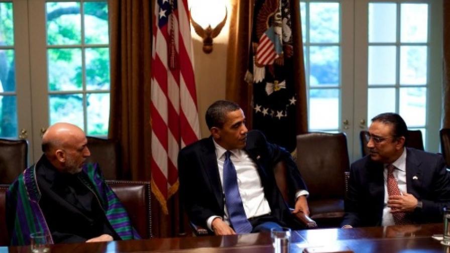 Президентът Обама, пакистанския президент Асиф Али Зардари (д) и афганистанския държавен глава Хамид Карзай (л) в Белия дом.