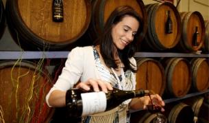 Нуждата от пари в брой принуждава французите да се разделят с колекционерски бутилки вино