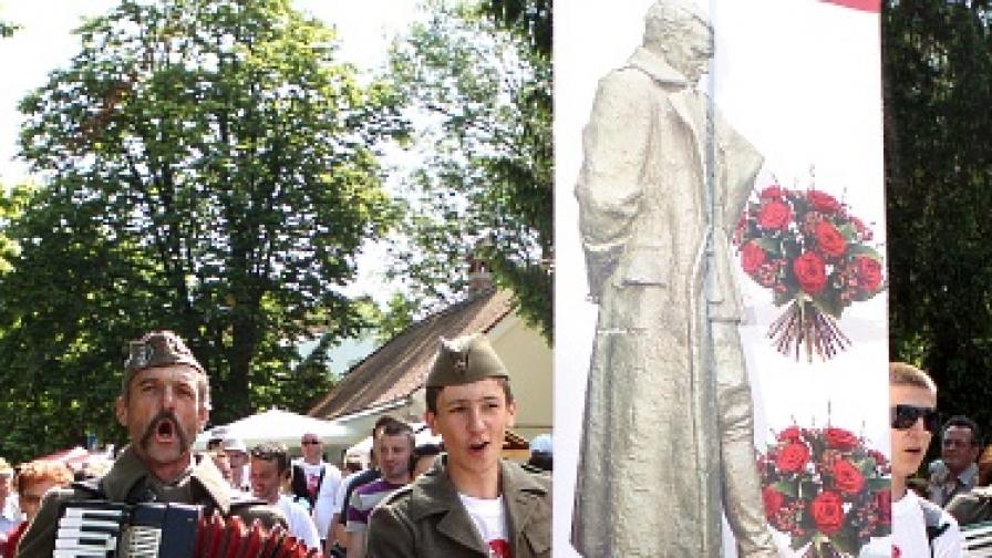 Симпатизанти на Тито празнуват годишнината от рождението му в хърватския град Кумровец