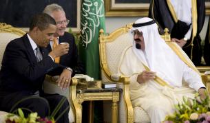 Обама пийва кафе и обсъжда близкоизточните въпроси с крал Абдула по време на посещението си в Саудитска Арабия.
