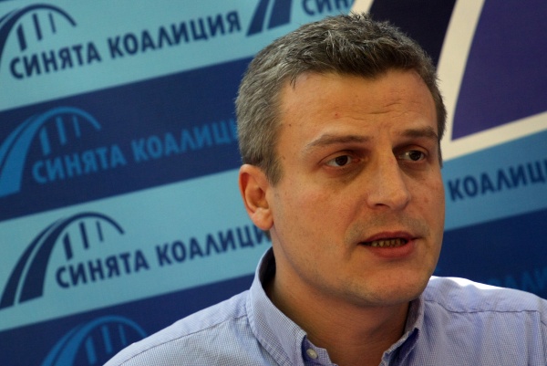 "Синята коалиция" ще съди Станишев и Калфин